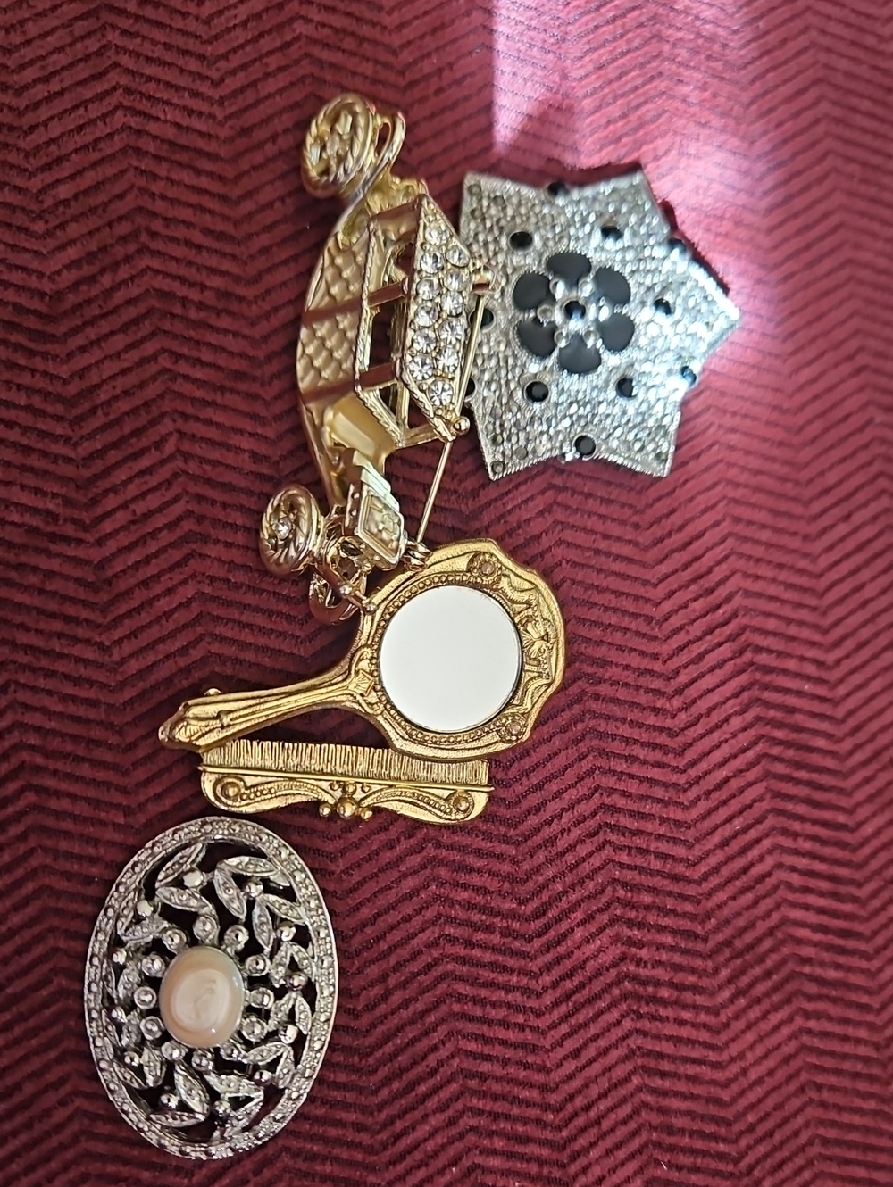 Womens Collection Of Vintage Coat, Sweater, And Blazer Pins Set Of 4